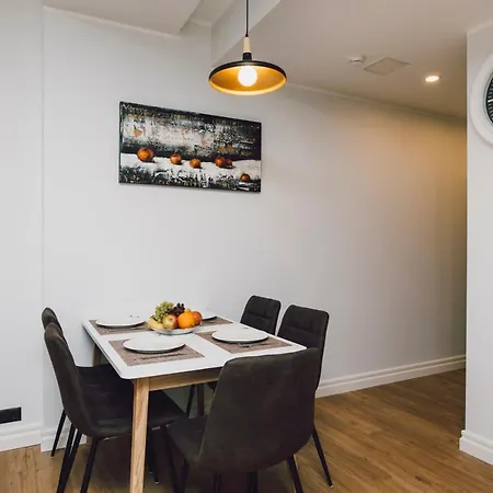 Apartment Brand New & Modern Luxury Designer 5, 6 And 45 *